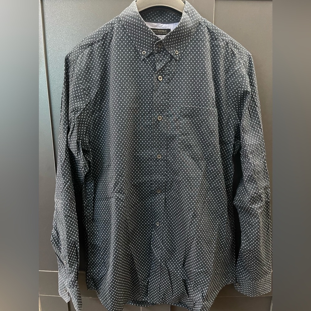 MENS BANANA REPUBLIC BUTTON DOWN